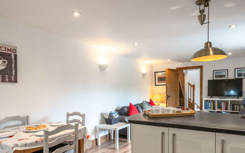 The Hayloft: Meubilair, Interieur Ontwerp, Hout, Plafond, Flooring, Keuken, Kamer, Verdieping, Verlichting, Countertop