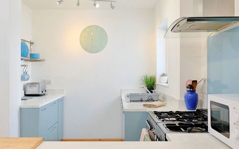 Lansdowne: Keuken, Toestel Van De Keuken, Countertop, Interieur Ontwerp, Meubilair, Major Appliance, Cabinetry, Plafond, Flooring, Kamer