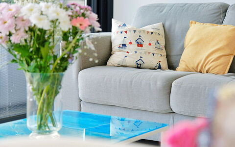 Lansdowne: Meubilair, Bankstel, Kussen, Interieur Ontwerp, Woonkamer, Kussen Gooien, Hoofdkussen, Huis, Textiel