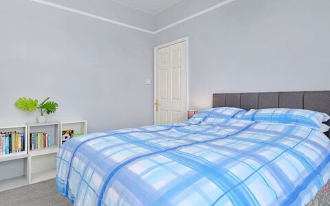 Lansdowne: Bed, Slaapkamer, Bedding, Meubilair, Laken, Interieur Ontwerp, Linens, Verdieping, Plafond, Flooring