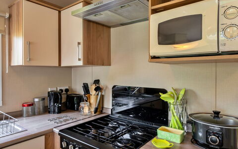 Stargazey: Keuken, Toestel Van De Keuken, Countertop, Major Appliance, Fornuis, Meubilair, Huishoudapparatuur, Fornuis, Gasfornuis, Cabinetry