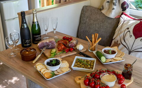 Stargazey: Voedsel, Tableware, Ingrediënt, Fruit, Tafel, Produceren, Finger Food, Serveware