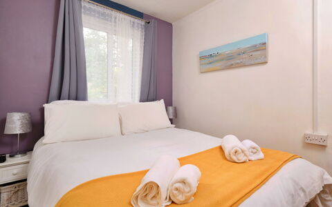 St. Ives 637: Bed, Slaapkamer, Interieur Ontwerp, Laken, Bedding, Linens, Meubilair, Verdieping, Kamer, Bed Frame