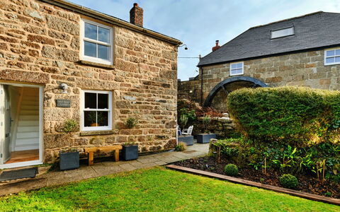Millstone Cottage: Struik, Steen, Verblijf, Deur, Metselwerk, Stenen Muur, Tuin, Landgoed, Oprit
