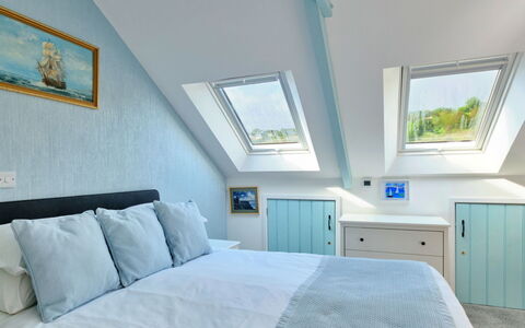 Penzance 624: Slaapkamer, Hout, Interieur Ontwerp, Plafond, Bed, Verdieping, Verlichting, Flooring, Kamer, Meubilair