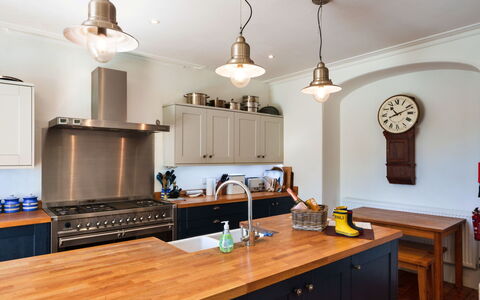 The Old Vicarage: Keuken, Cabinetry, Countertop, Interieur Ontwerp, Meubilair, Toestel Van De Keuken, Hout, Plafond, Lichte Inrichting, Flooring