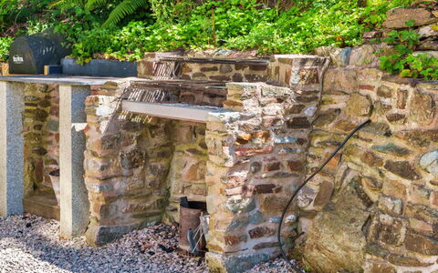 The Old Vicarage: Felsen\, Stenen Muur, Groundcover, Flagstone, Tuin, Bedrock, Landscaping, Cobblestone