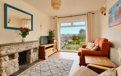 Looe Valley View: Meubilair, Interieur Ontwerp, Flooring, Hout, Verdieping, Kamer, Bankstel, Woonkamer, Plafond, Tafel