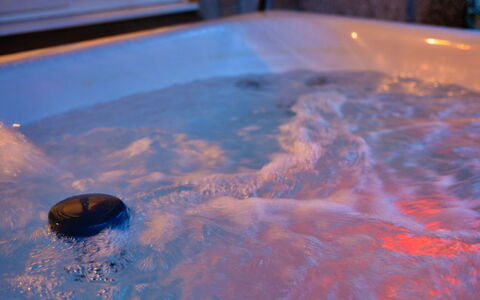 Toblerone Lodge: Bad, Loodgieterswerkinrichting, Jacuzzi, Badkamer, Loodgieter