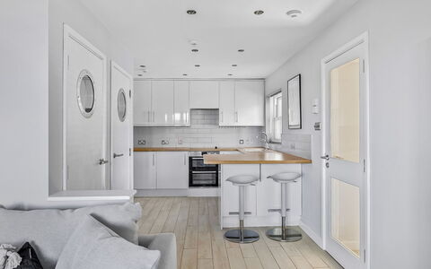 Bownder House: Meubilair, Interieur Ontwerp, Flooring, Verdieping, Muur, Hout, Plafond, Keuken, Countertop, Huis