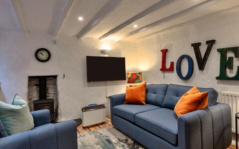 Spray Barn: Meubilair, Bankstel, Interieur Ontwerp, Muur, Flooring, Hout, Verdieping, Woonkamer, Kamer, Plafond