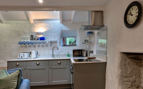 Spray Barn: Toestel Van De Keuken, Keuken, Countertop, Major Appliance, Meubilair, Interieur Ontwerp, Cabinetry, Flooring, Huishoudapparatuur, Loodgieterswerkinrichting