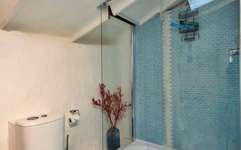 Spray Barn: Badkamer, Loodgieterswerkinrichting, Muur, Interieur Ontwerp, Kraan, Wastafel, Flooring, Verdieping, Loodgieter, Wastafel In De Badkamer