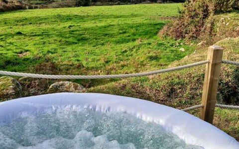 Demelza Shepherd'S Hut: Zwembad, Jacuzzi, Eco Hotel, Bad, Boerderij