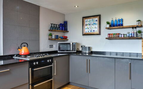 High Cross House: Keuken, Toestel Van De Keuken, Major Appliance, Countertop, Cabinetry, Fornuis, Interieur Ontwerp, Flooring, Huishoudapparatuur, Meubilair