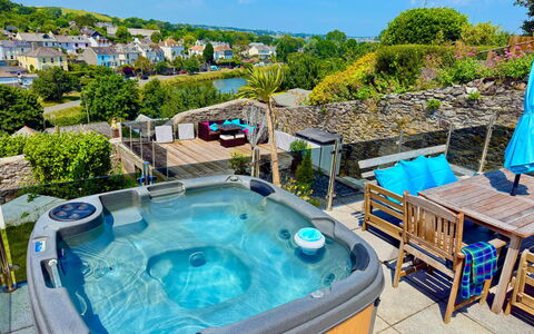 High Cross House: Zwembad, Toevlucht, Eco Hotel, Landscaping, Badplaats, Hotel, Paraplu, Villa