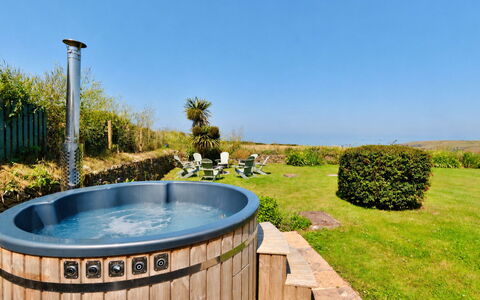 The Coast House: Vrije Tijd, Zwembad, Toevlucht, Landscaping, Werf, Eco Hotel, Jacuzzi, Buitenmeubels