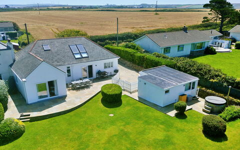 The Coast House: Land Lot, Gazon, Landgoed, Verblijf, Landscaping, Tuin, Werf, Ontwerp, Villa, Luchtfotografie