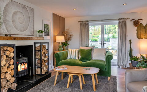 Thyme Bank: Meubilair, Interieur Ontwerp, Flooring, Bankstel, Hout, Woonkamer, Verdieping, Kamer, Tafel, Huis