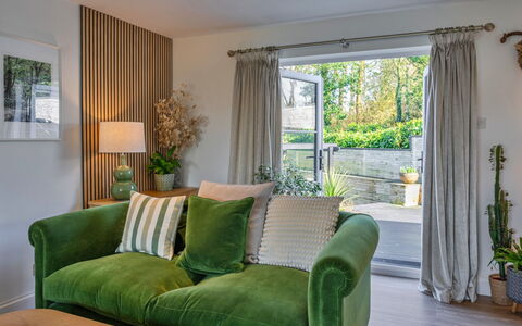 Thyme Bank: Meubilair, Interieur Ontwerp, Muur, Bankstel, Hout, Woonkamer, Flooring, Huis, Textiel, Kamer