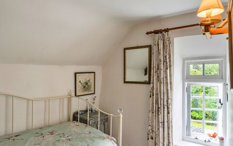 Okehampton 619: Meubilair, Interieur Ontwerp, Muur, Bed, Slaapkamer, Hout, Plafond, Kamer, Verdieping, Flooring