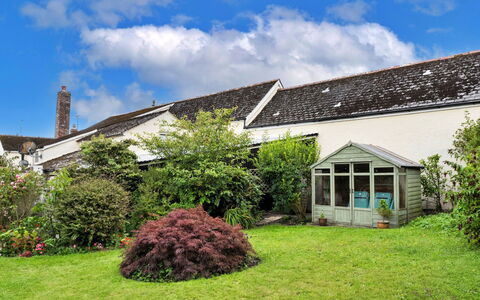 Okehampton 619: Gras, Struik, Huis, Dak, Tuin, Huis, Verblijf, Land Lot, Gazon