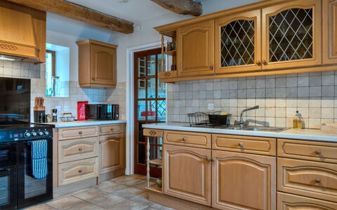 Town Farm Cottage: Keuken, Countertop, Cabinetry, Interieur Ontwerp, Toestel Van De Keuken, Flooring, Hout, Meubilair, Kast, Lade