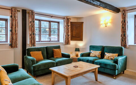 Town Farm Cottage: Meubilair, Interieur Ontwerp, Bankstel, Hout, Plafond, Kamer, Flooring, Huis, Woonkamer, Verlichting