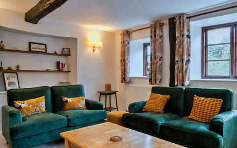 Town Farm Cottage: Meubilair, Interieur Ontwerp, Bankstel, Muur, Flooring, Hout, Kamer, Verdieping, Woonkamer, Tafel