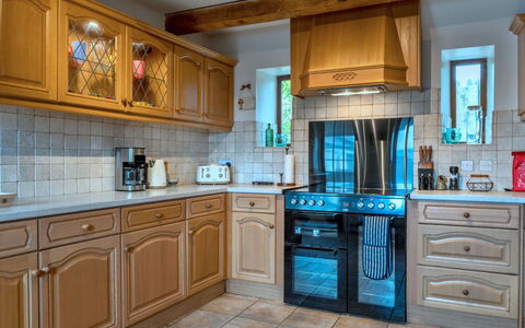 Town Farm Cottage: Keuken, Cabinetry, Countertop, Toestel Van De Keuken, Interieur Ontwerp, Flooring, Major Appliance, Meubilair, Hout, Fornuis