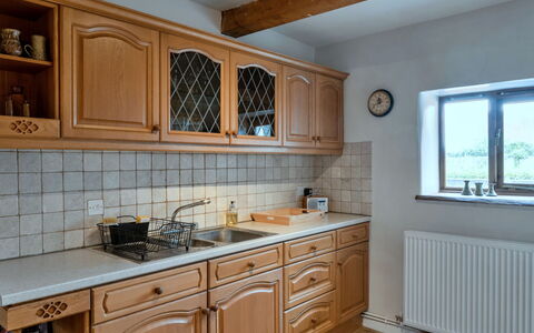 Town Farm Cottage: Keuken, Cabinetry, Countertop, Hout, Flooring, Interieur Ontwerp, Toestel Van De Keuken, Meubilair, Kast, Lade