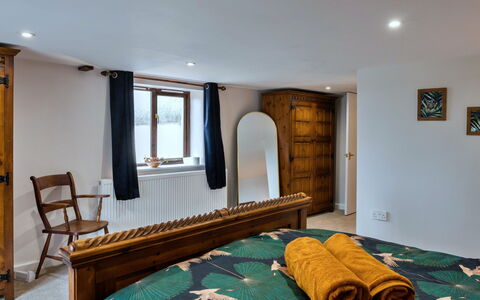 Town Farm Cottage: Meubilair, Interieur Ontwerp, Muur, Bed, Hout, Slaapkamer, Flooring, Verdieping, Plafond, Kamer