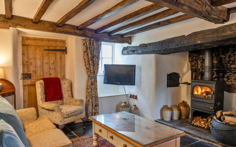 Syncocks Farm Cottage: Hout, Flooring, Interieur Ontwerp, Meubilair, Plafond, Verdieping, Verblijf, Hardwood, Woonkamer, Natuurlijk Materiaal