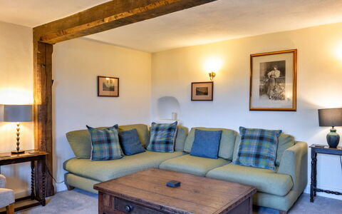 Syncocks Farm Cottage: Meubilair, Muur, Bankstel, Interieur Ontwerp, Woonkamer, Flooring, Huis, Fotolijst, Kamer, Verdieping