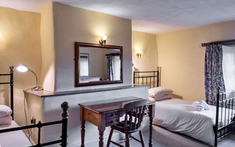 Syncocks Farm Cottage: Meubilair, Muur, Interieur Ontwerp, Bed, Verdieping, Flooring, Plafond, Slaapkamer, Kamer, Verlichting