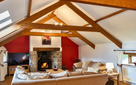 Oak Leaf Cottage: Interieur Ontwerp, Plafond, Hout, Flooring, Meubilair, Kamer, Verdieping, Zolder, Verlichting, Woonkamer