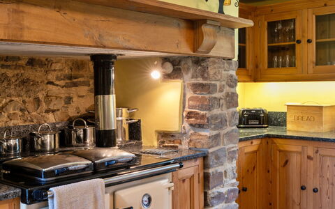 Oak Leaf Cottage: Keuken, Toestel Van De Keuken, Interieur Ontwerp, Meubilair, Flooring, Countertop, Hout, Cabinetry, Major Appliance, Huishoudapparatuur