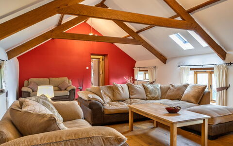 Oak Leaf Cottage: Meubilair, Interieur Ontwerp, Hout, Flooring, Plafond, Verdieping, Houten Vloer, Bankstel, Kamer, Woonkamer