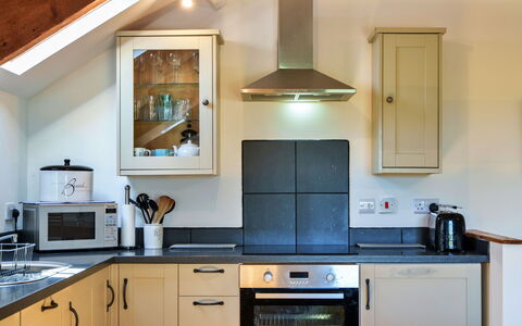 Little Norley: Toestel Van De Keuken, Keuken, Countertop, Meubilair, Interieur Ontwerp, Major Appliance, Cabinetry, Fornuis, Flooring, Huishoudapparatuur