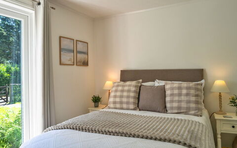 Brockwood: Bed, Meubilair, Bedding, Interieur Ontwerp, Slaapkamer, Laken, Linens, Hout, Kamer, Plafond