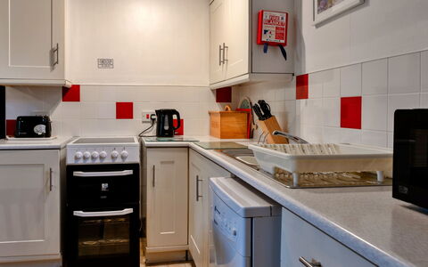 Old Nog Cottage, Stowford: Toestel Van De Keuken, Keuken, Major Appliance, Countertop, Fornuis, Fornuis, Huishoudapparatuur, Interieur Ontwerp, Flooring, Small Appliance