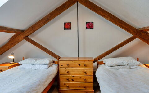 Old Nog Cottage, Stowford: Meubilair, Bed, Slaapkamer, Interieur Ontwerp, Verdieping, Flooring, Hout, Plafond, Bedding, Kamer