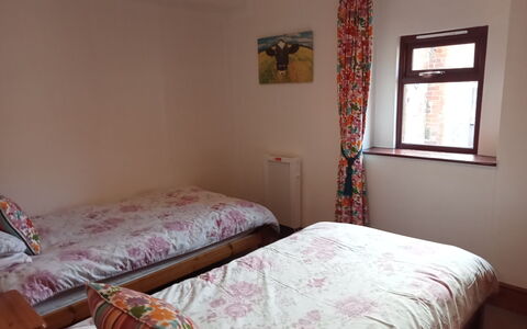 Halcyon Cottage, Stowford: Bed, Slaapkamer, Meubilair, Bedding, Laken, Hout, Interieur Ontwerp, Linens, Textiel, Verdieping