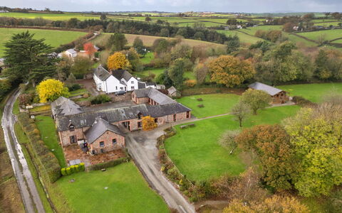 Tarka'S Holt Log Cabin, Stowford: Gras, Boom, Huis, Landschap, Plain, Landelijk Gebied, Huis, Land Lot, Verblijf