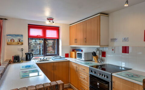 Tarquol Cottage, Stowford: Keuken, Toestel Van De Keuken, Countertop, Major Appliance, Meubilair, Fornuis, Cabinetry, Interieur Ontwerp, Fornuis, Flooring