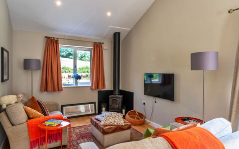 Marsh Cottage: Meubilair, Interieur Ontwerp, Flooring, Bankstel, Hout, Plafond, Verdieping, Woonkamer, Kamer, Verlichting