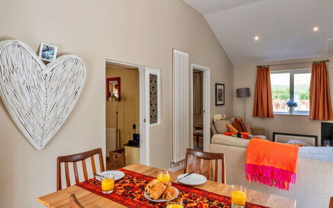 Marsh Cottage: Meubilair, Interieur Ontwerp, Hout, Plafond, Huis, Appartement, Kamer, Woonkamer, Bankstel