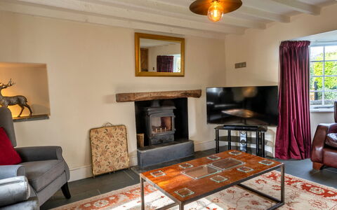 The Cottage at High Bickington: Meubilair, Interieur Ontwerp, Flooring, Muur, Bankstel, Hout, Verdieping, Woonkamer, Plafond, Kamer