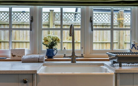 The Cottage at High Bickington: Keuken, Interieur Ontwerp, Gootsteen, Loodgieterswerkinrichting, Countertop, Wastafel, Kraan, Verlichting, Huis, Loodgieter