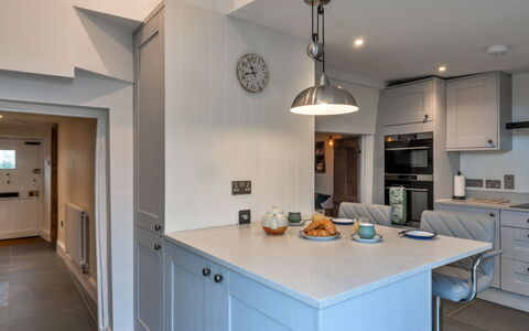 The Cottage at High Bickington: Interieur Ontwerp, Keuken, Muur, Cabinetry, Countertop, Flooring, Plafond, Hout, Meubilair, Toestel Van De Keuken